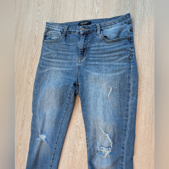 Judy Blue Jeans Women's 32 Medium Wash Distressed High Rise Stretch - Picture 2 of 10